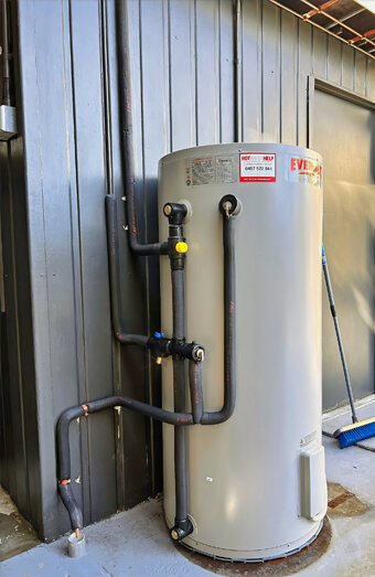 https://madeleyhotwater.com.au/uploads/2025/06/electric-hot-water-system-68504.jpg