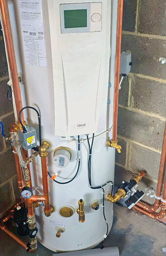 https://madeleyhotwater.com.au/uploads/2025/06/gas-hot-water-system-13675.jpg