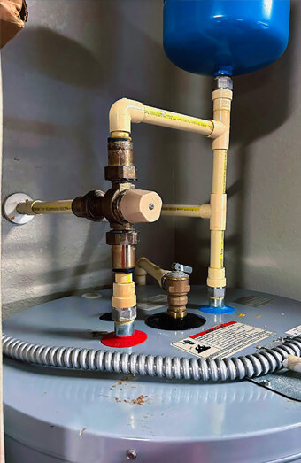 https://madeleyhotwater.com.au/uploads/2025/06/gas-hot-water-system-35892.jpg