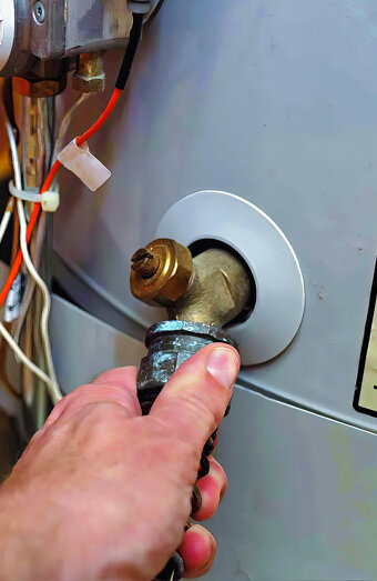https://madeleyhotwater.com.au/uploads/2025/06/hot-water-servicing-21854.jpg