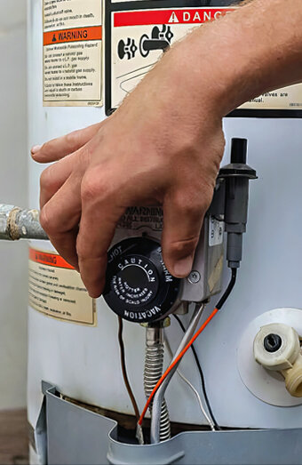 https://madeleyhotwater.com.au/uploads/2025/06/hot-water-servicing-68760.jpg