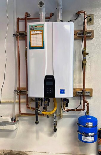 https://madeleyhotwater.com.au/uploads/2025/06/instant-hot-water-systems-42978.jpg
