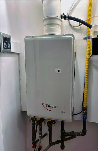 https://madeleyhotwater.com.au/uploads/2025/06/thermostatic-water-systems-17709.jpg